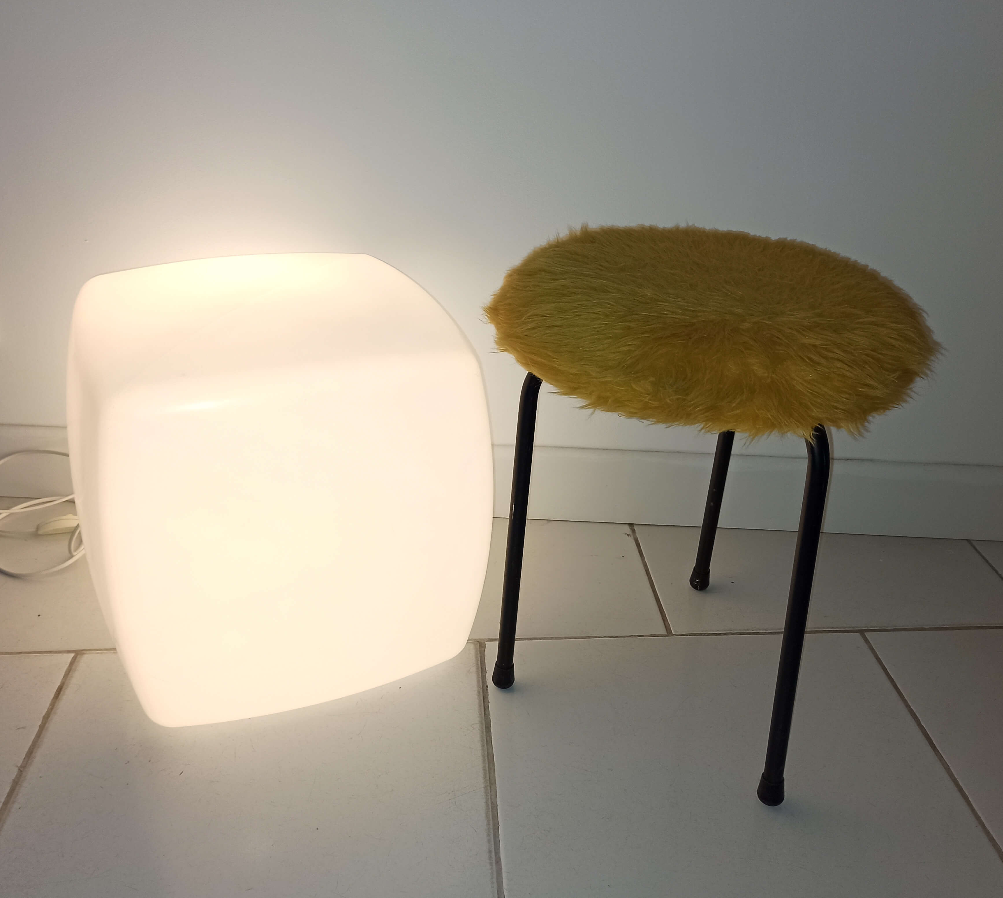 Vintage 1970s light light lamp in white plastic