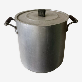 Large aluminum pot