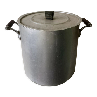 Large aluminum pot
