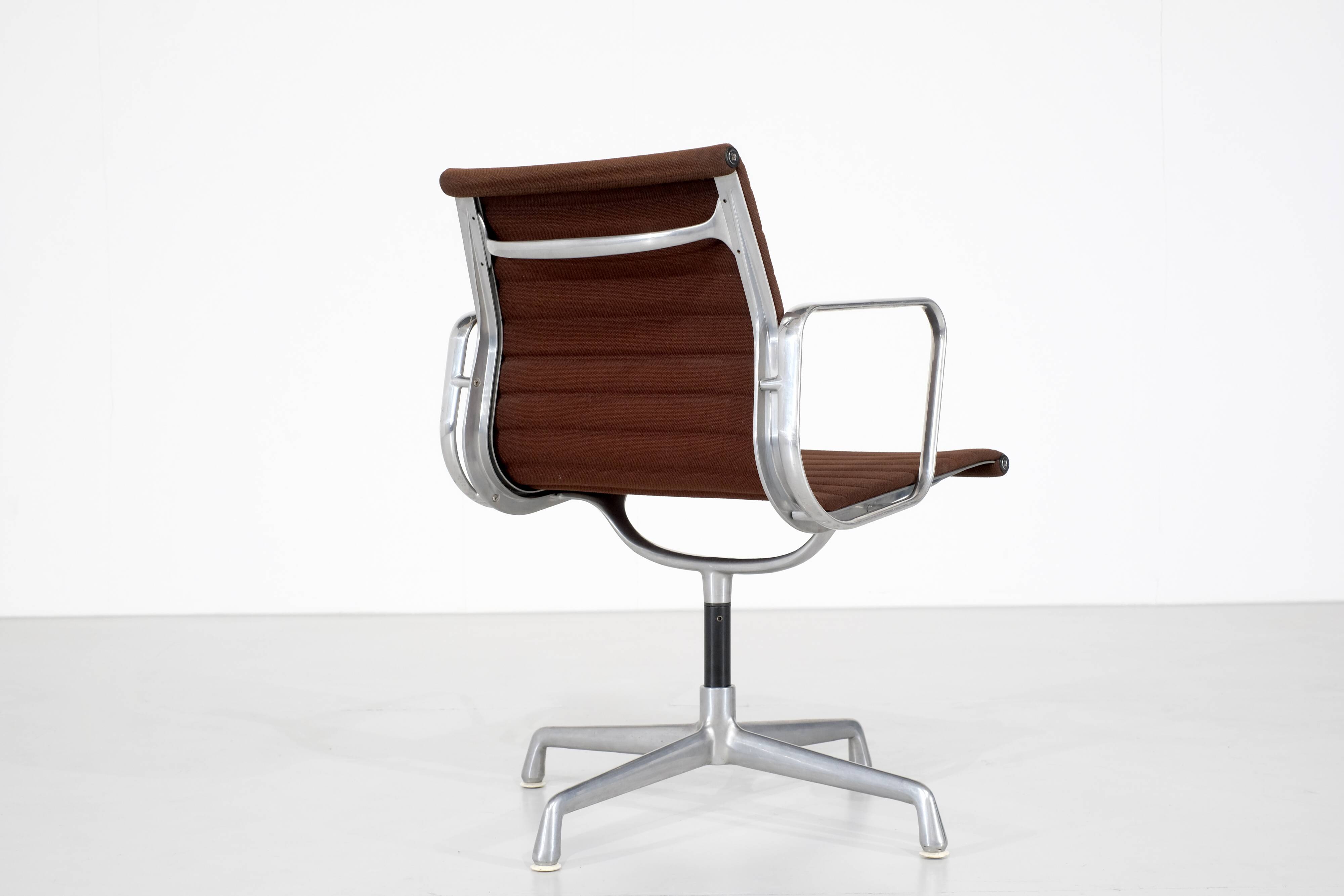 Armchair "EA 104" Charles Ray Eames for ICF, USA 1969.