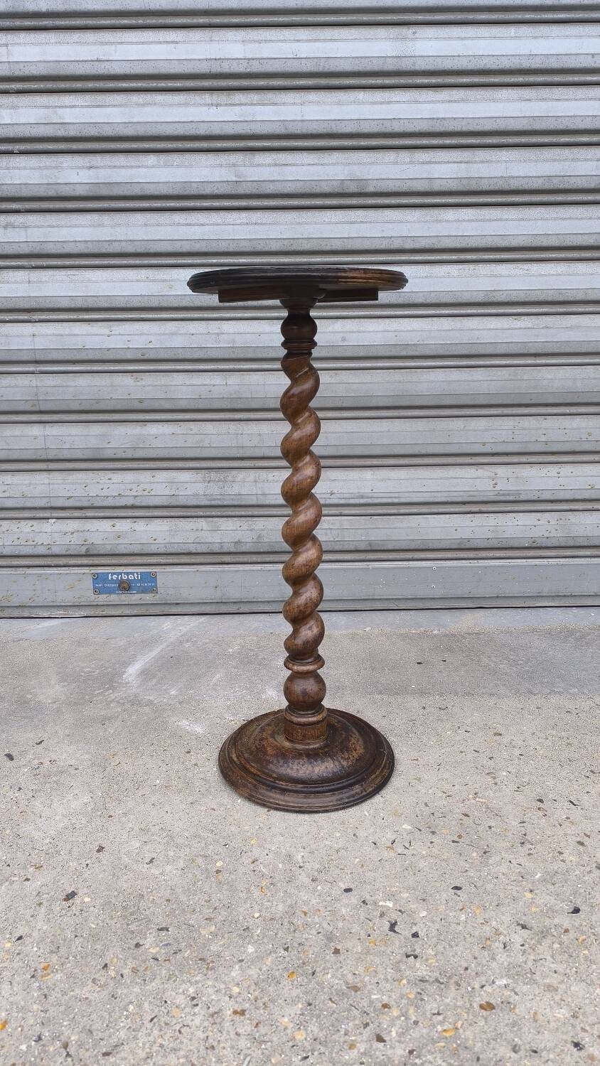Turned wooden saddle