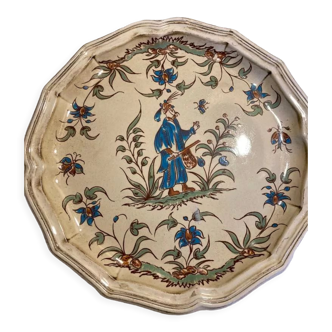 Moustiers plate with Chinese