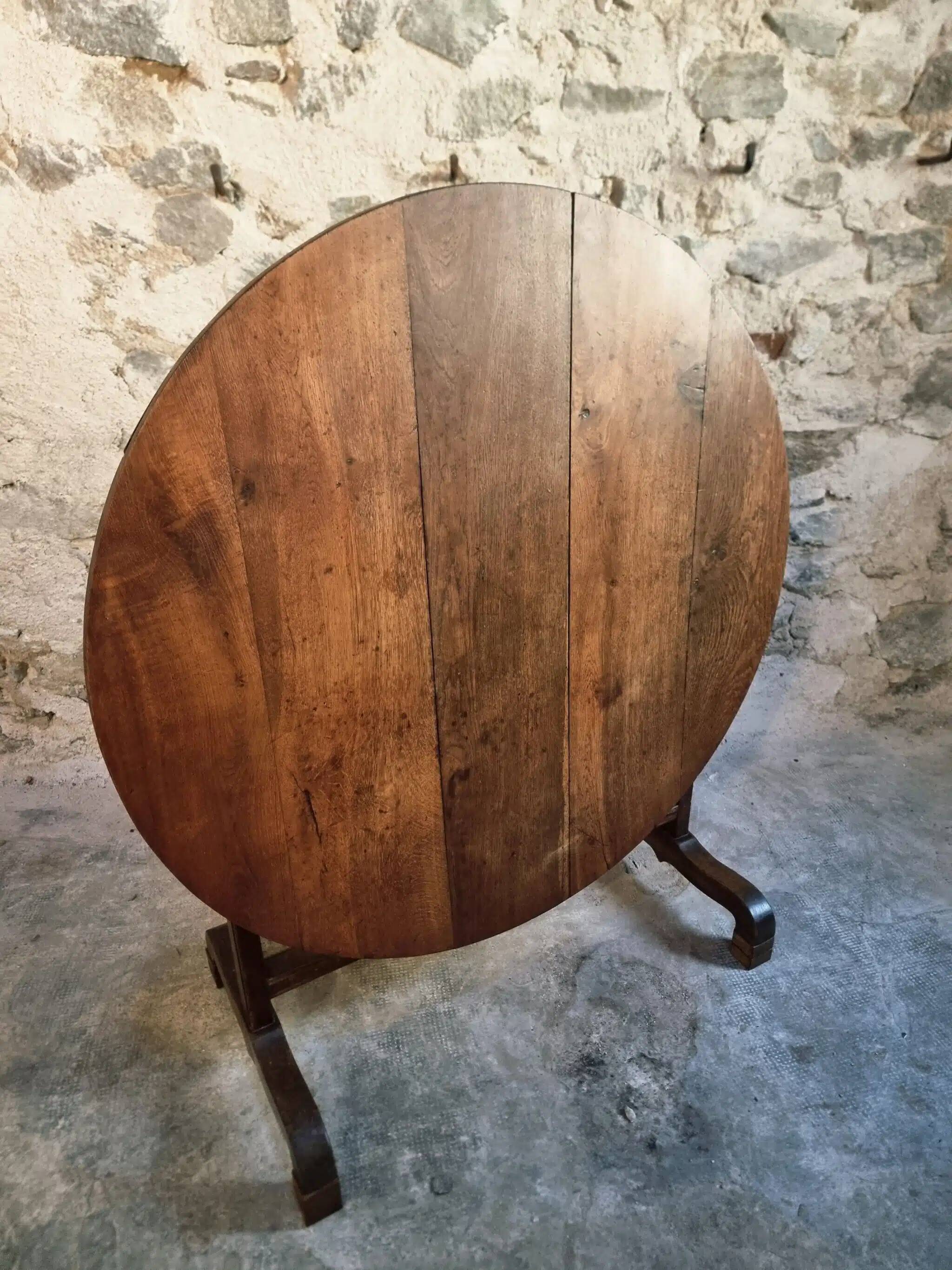 Antique French oak wine table – Loire region – Tilting top – 107 cm diameter