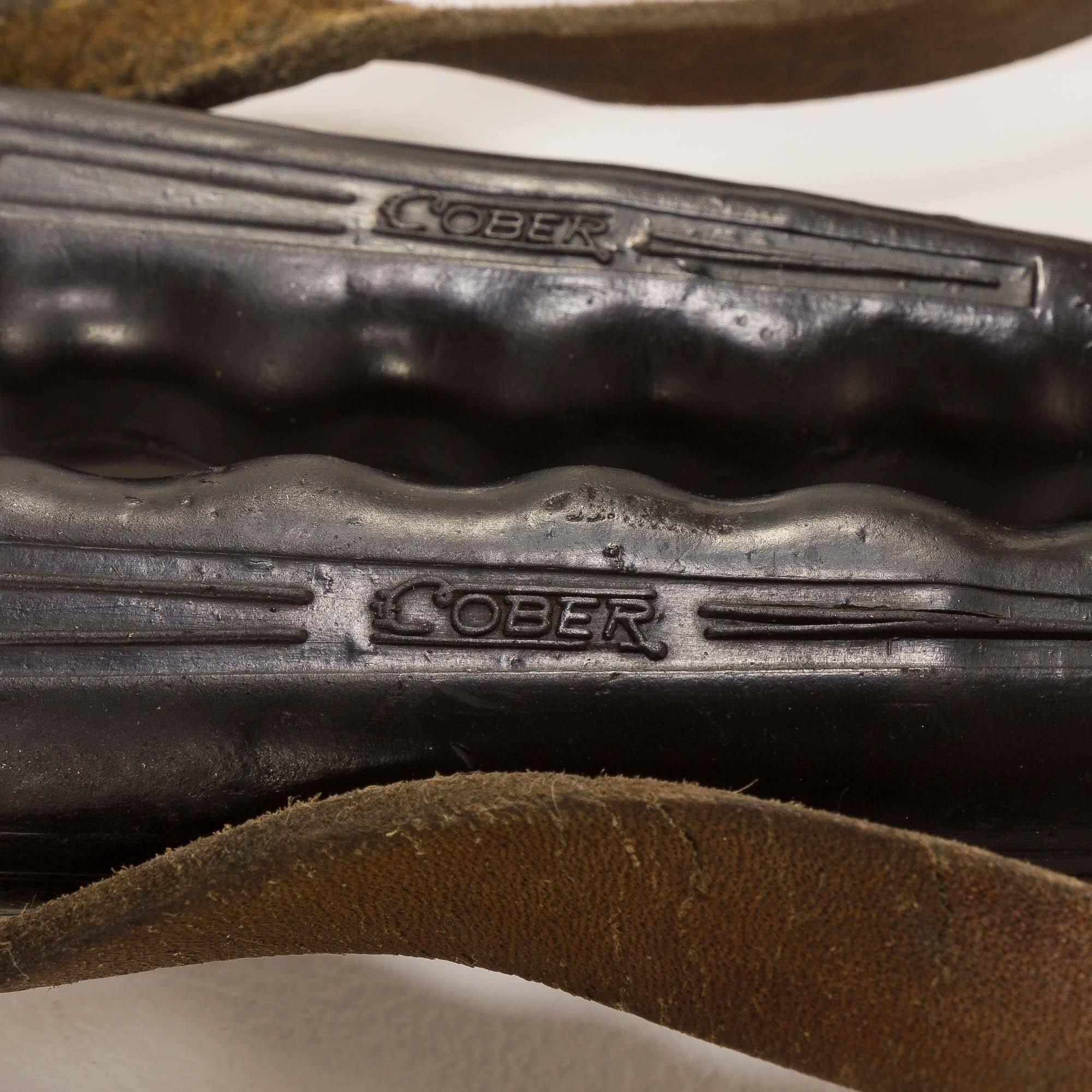 Paire de skis en bois vintage avec fixations Geze Kandahar et bâtons en bambou, années 1950