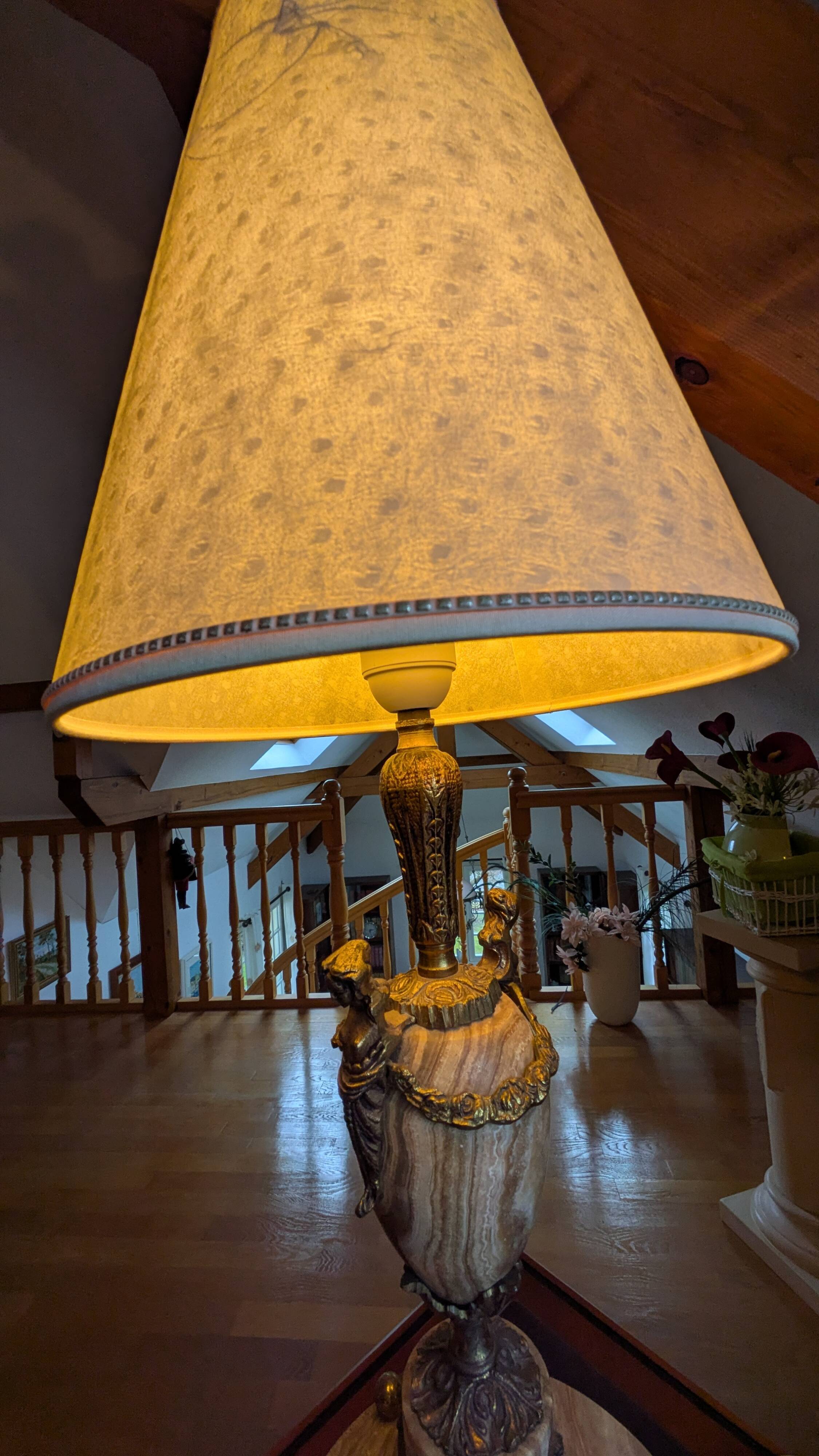 Bronze and marble desk lamp in Art Deco style