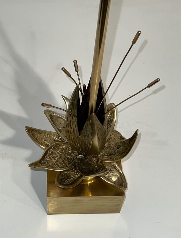 Lampe nénuphar en bronze et laiton attribuée à la Maison Charles. Vers 1970