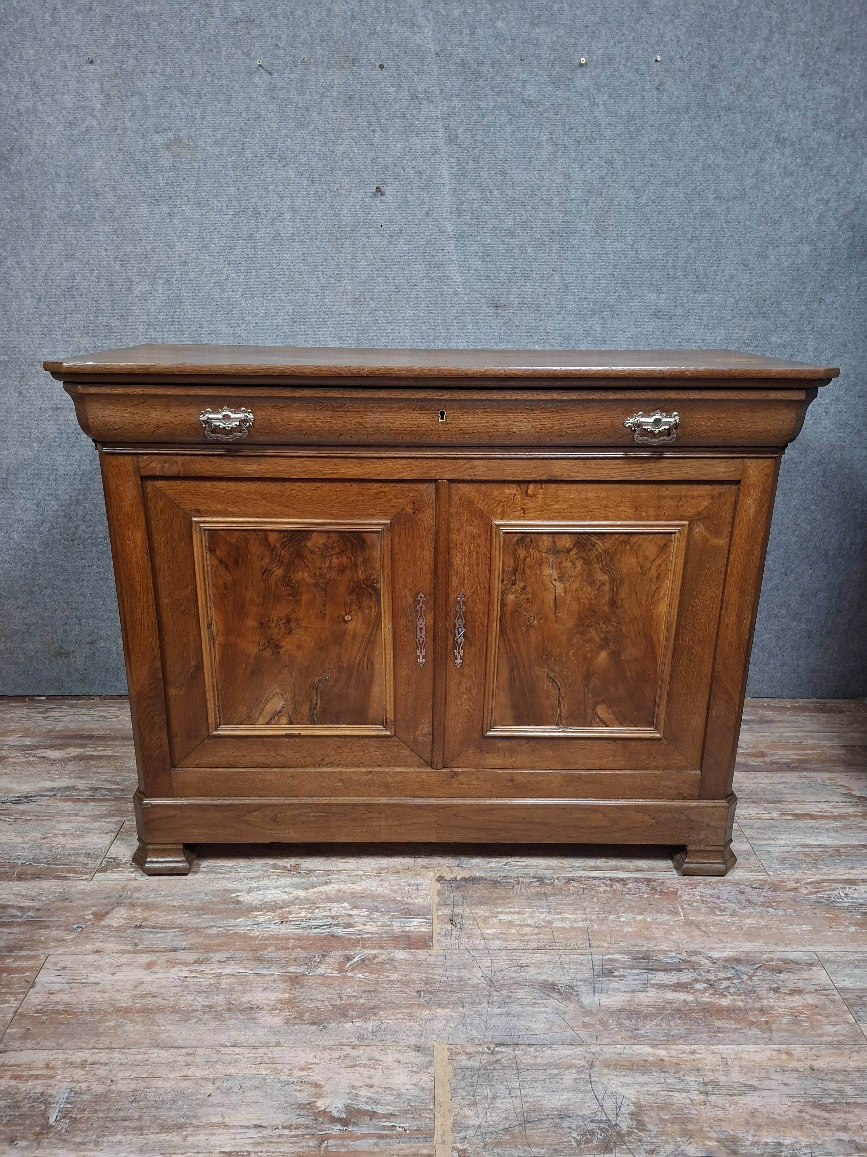 Louis-Philippe period buffet in solid walnut, 19th century.