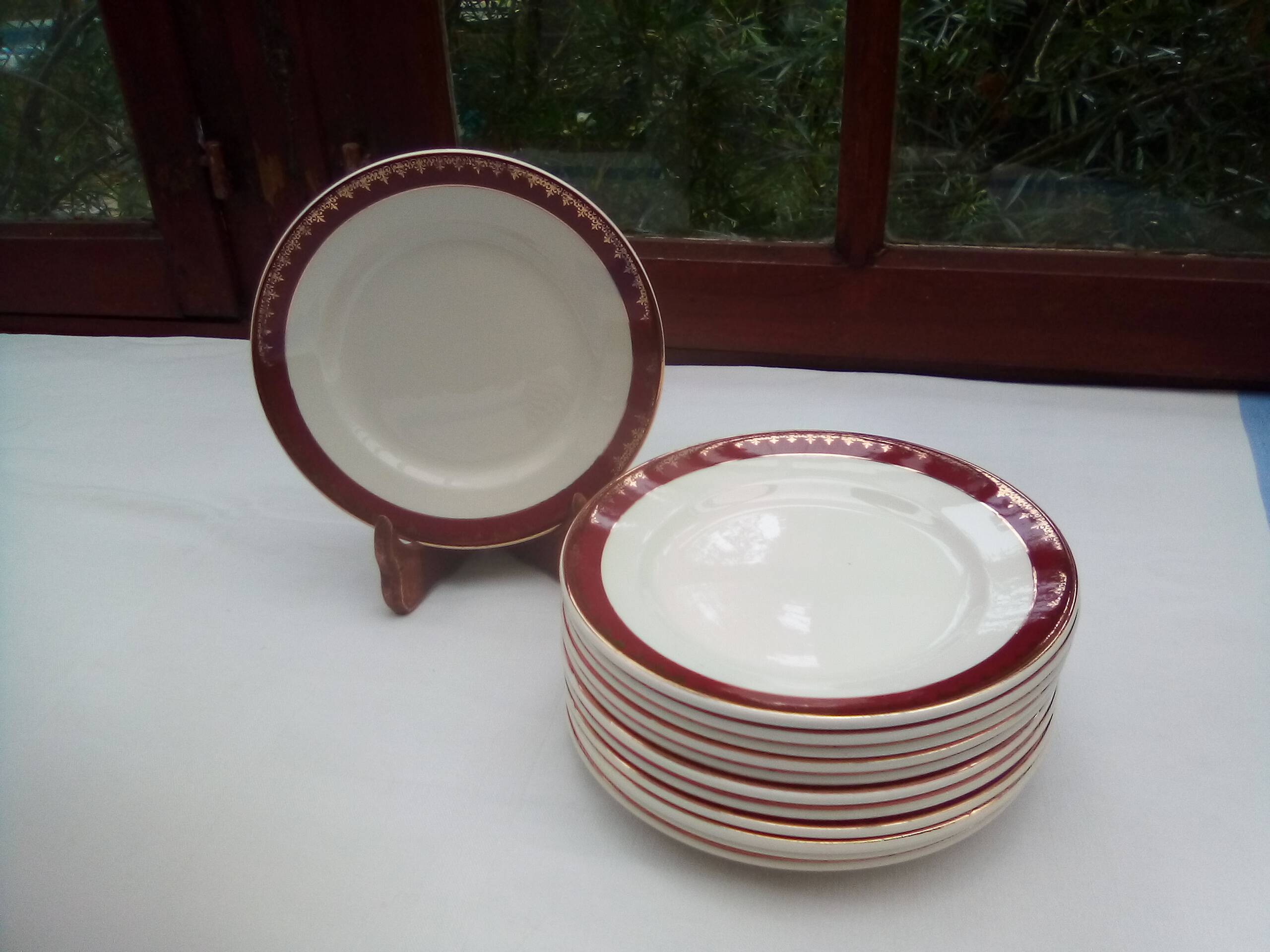 12 Rubis / Digoin dessert plates