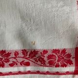 Large tablecloth in vintage damask