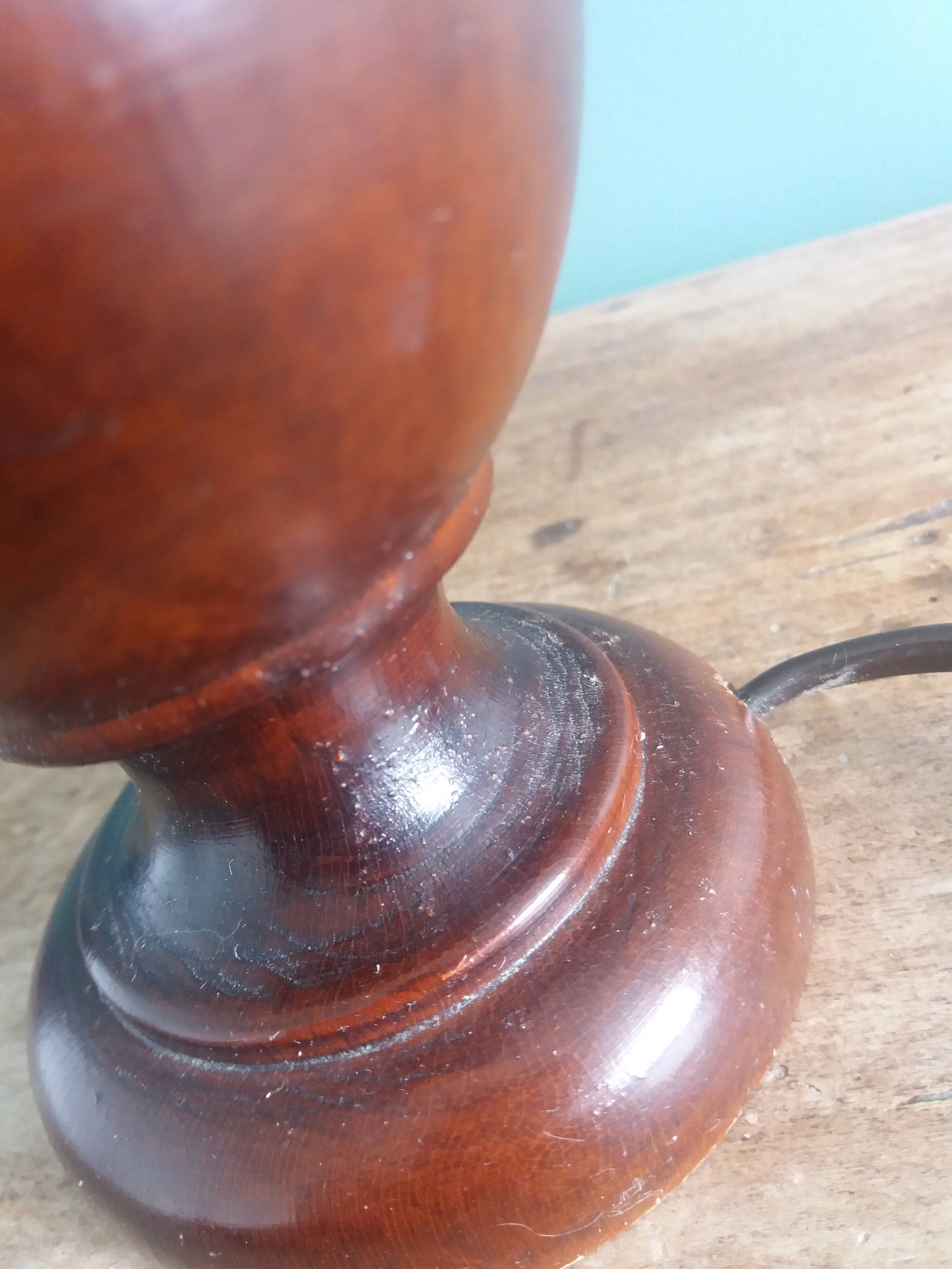 Pied de lampe en bois tourné