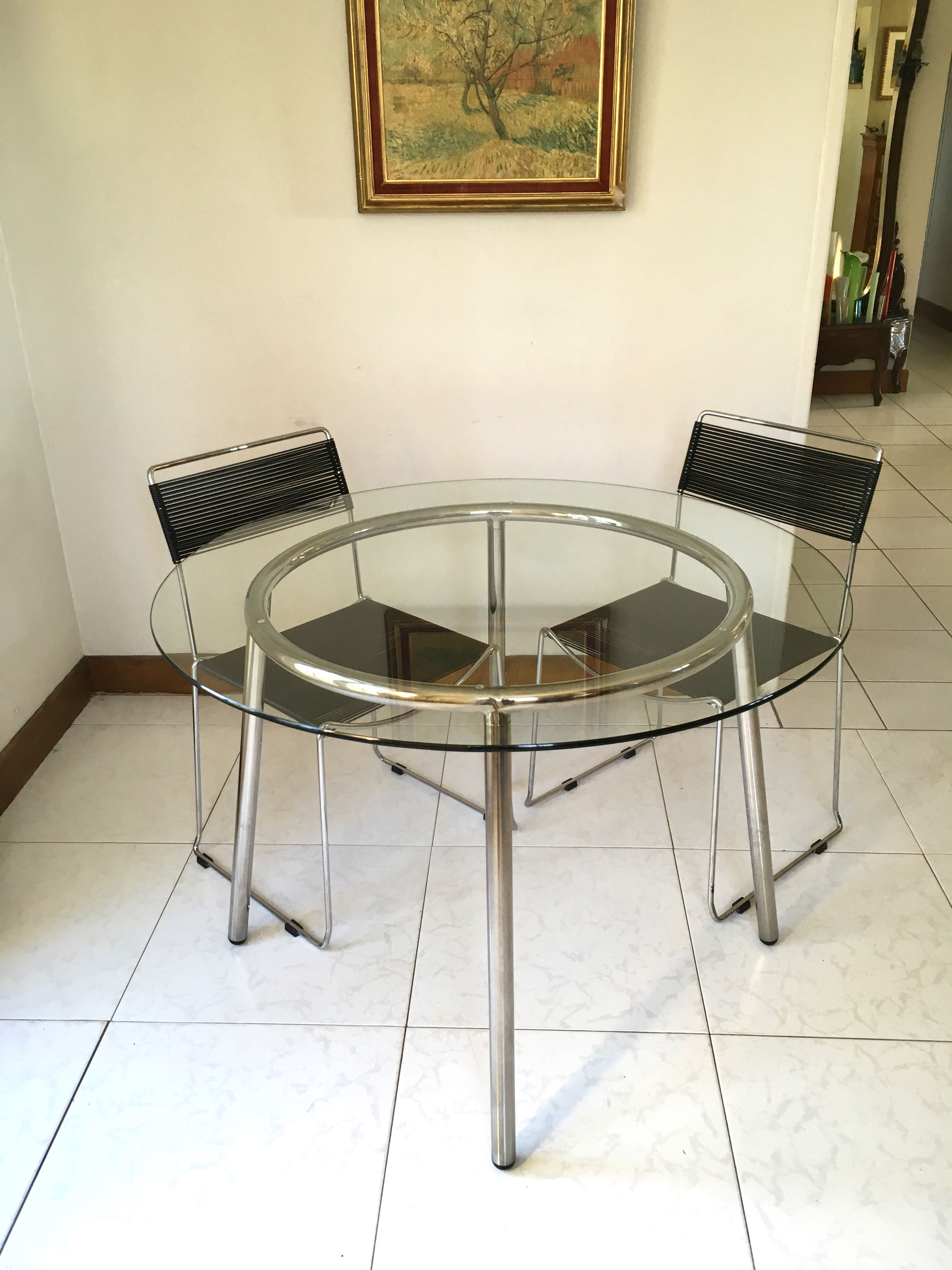 Table ronde design 1970 en verre et métal