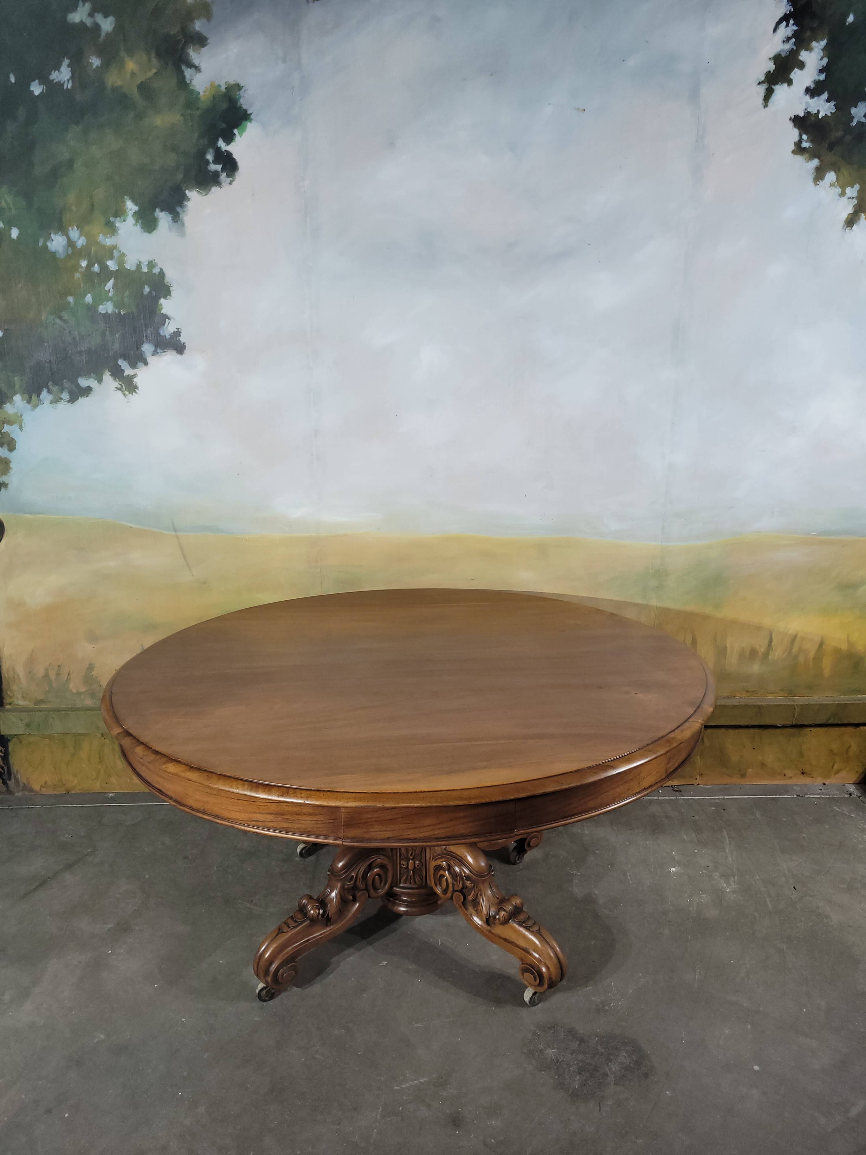 19th century walnut pedestal table with central leg