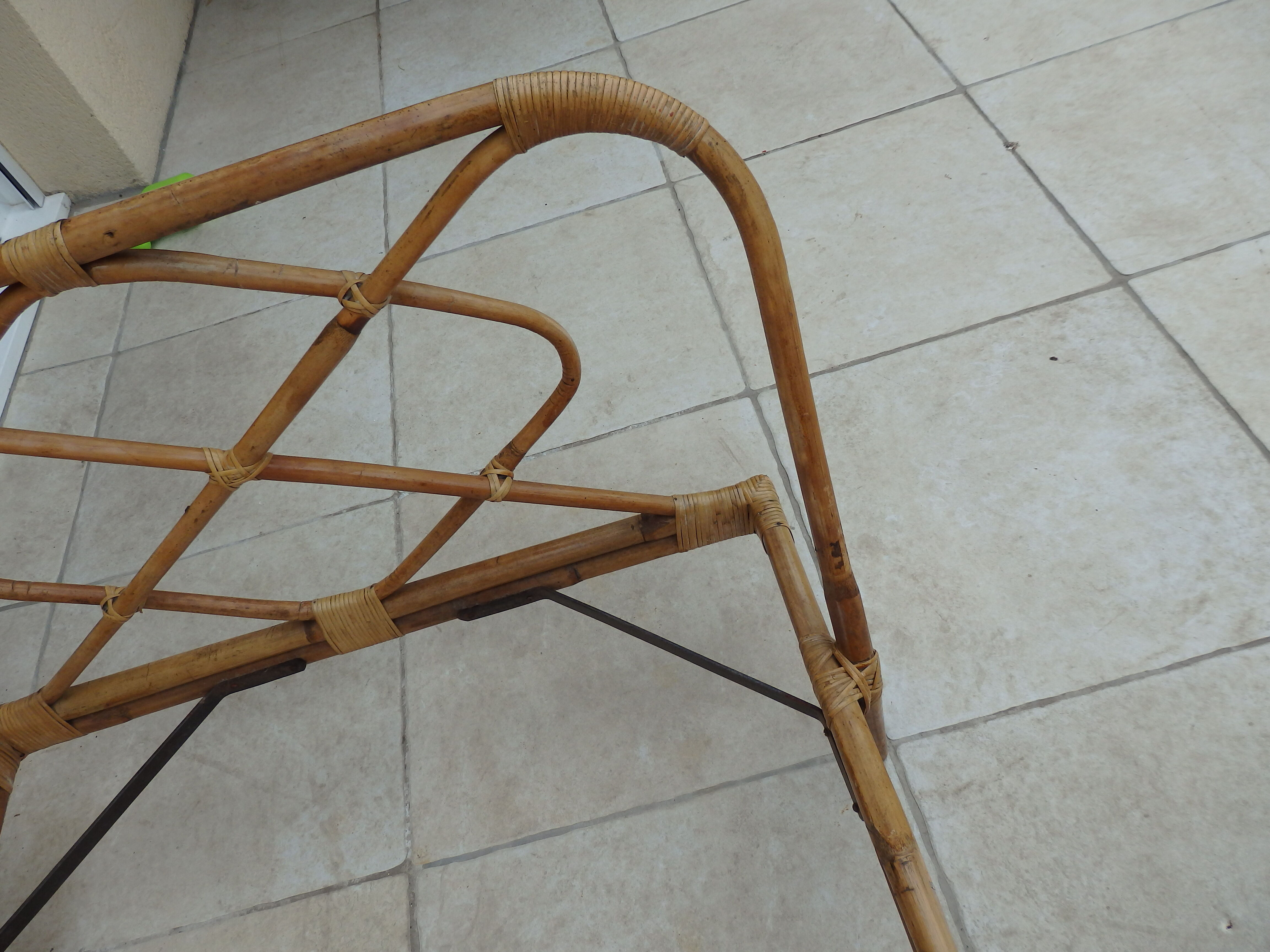 Vintage rattan bed 1 person