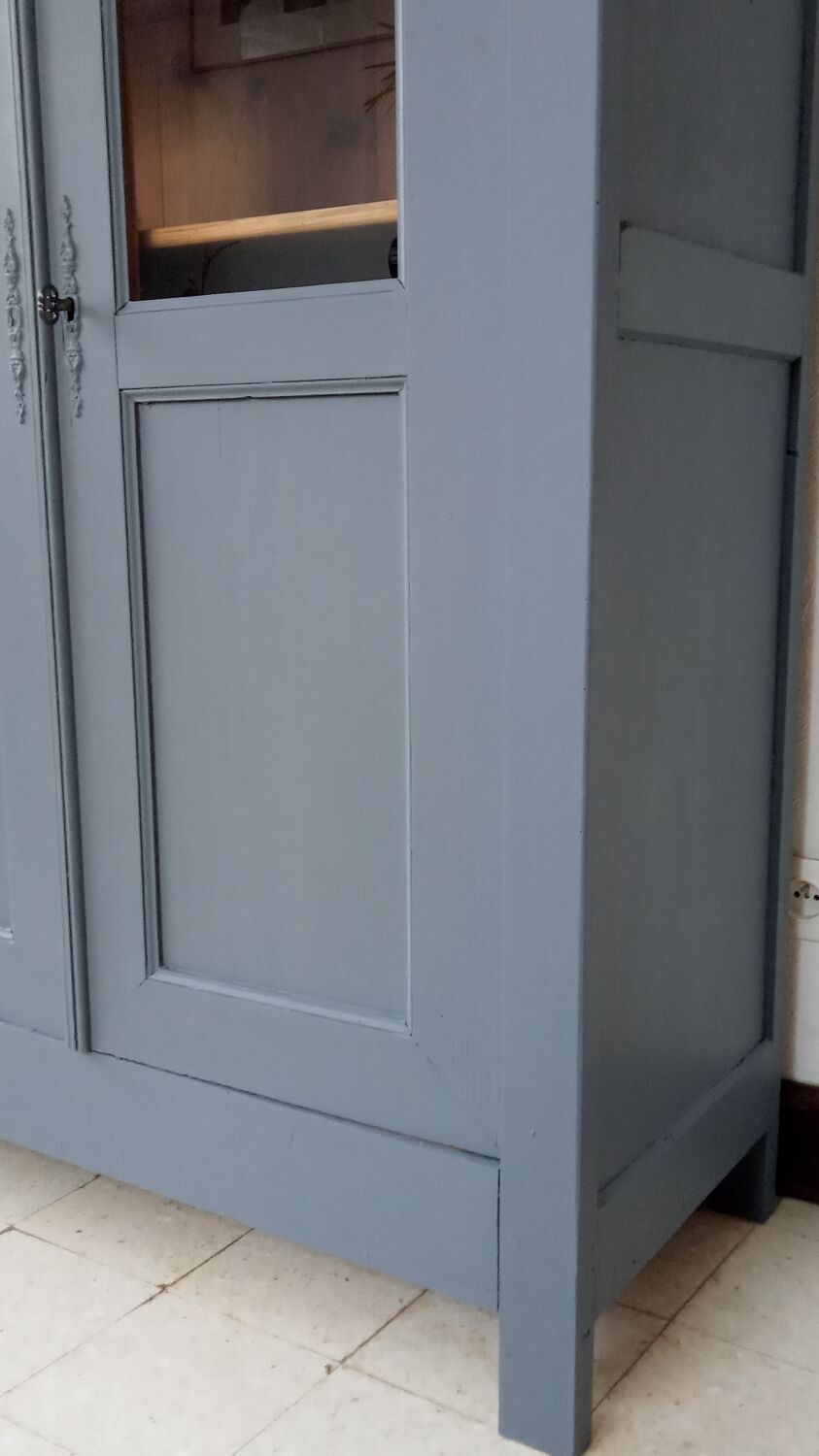 Armoire parisienne vitrée