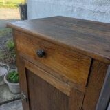 Parisian buffet with one door