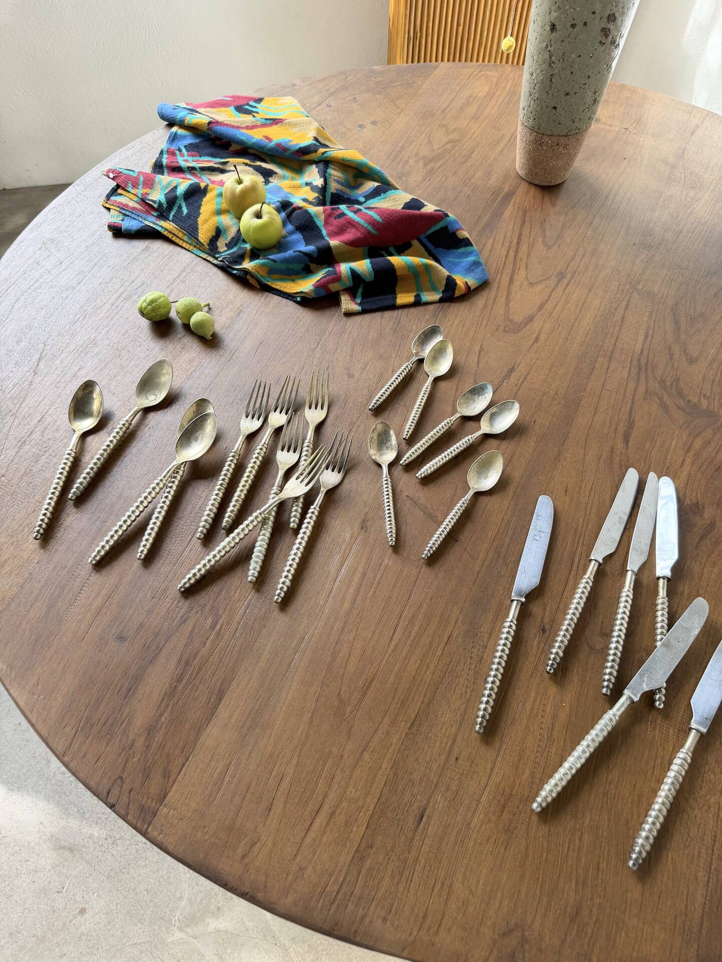 Set of silver-plated graphic cutlery for 6 people.