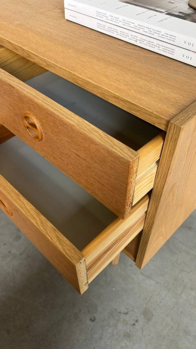 Vintage sideboard vinyl compartment in oak
