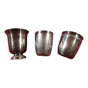 Tasses en métal argenté
