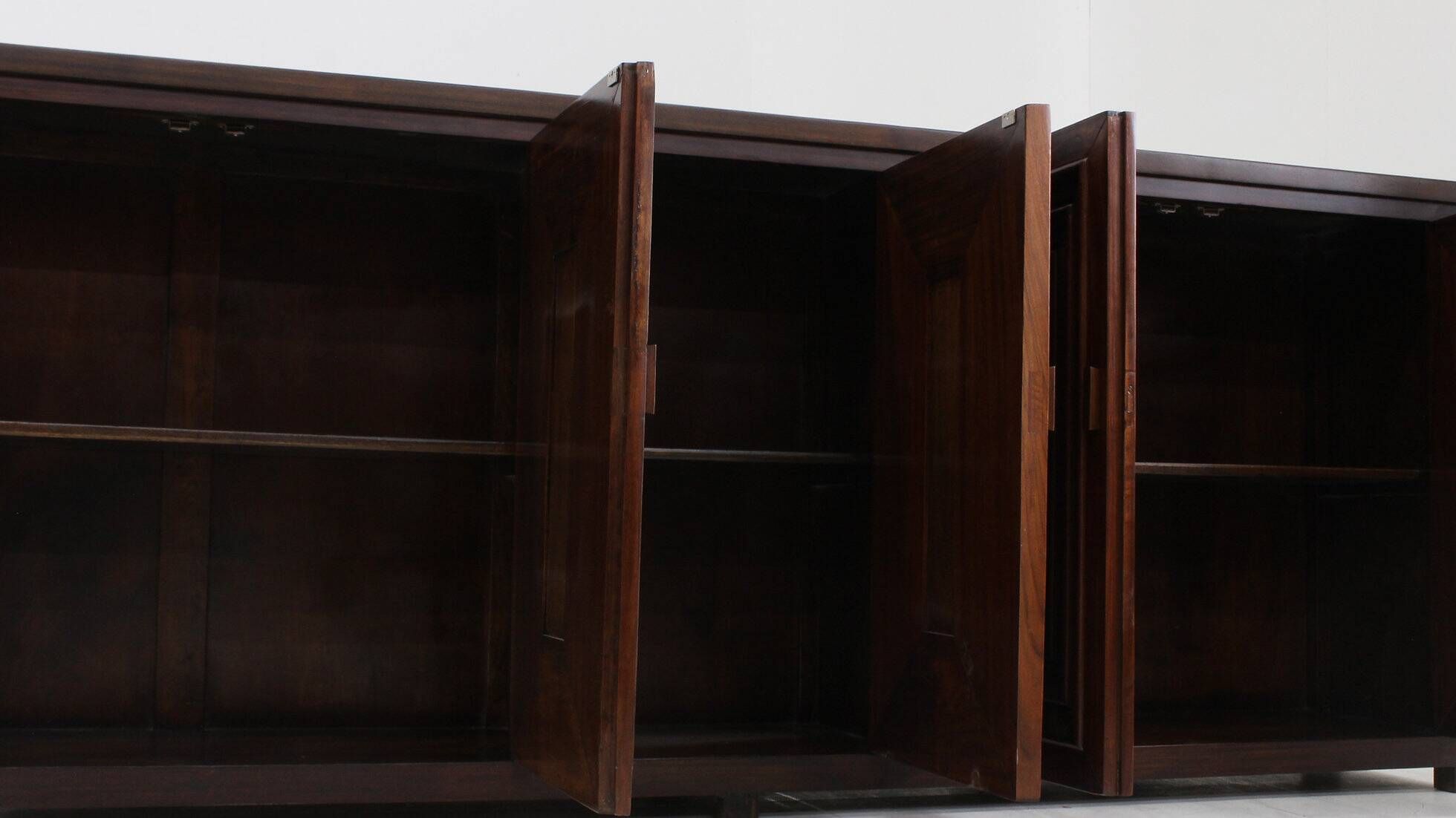 Buffet brutaliste espagnol en bois massif sculpté