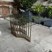 Table à manger piètement laiton dans le gout de Willy Rizzo, années 1970