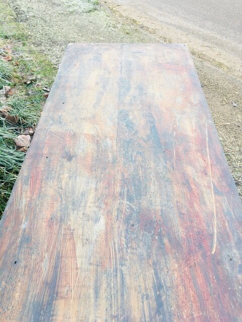 Pretty narrow table in pretty pattine 1900s in walnut trees