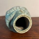 Vase en porcelaine céladon craquelée forme libre