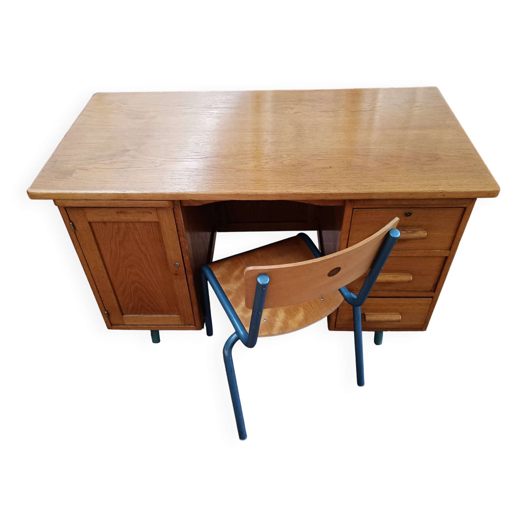 Teachers' desk and its Delagrave chair