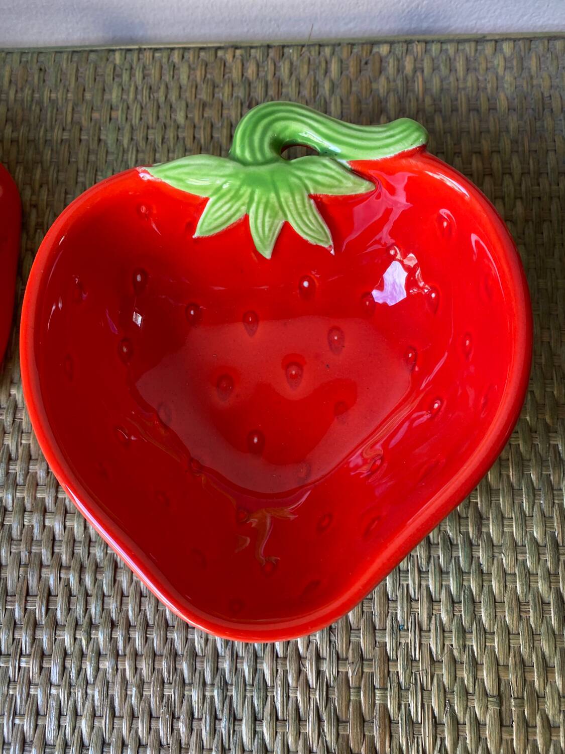 Ceramic strawberry cup