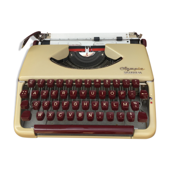 Machine á écrire olympia splendid 66