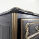 Commode de style Louis XV en chêne laqué noir et rechampi or