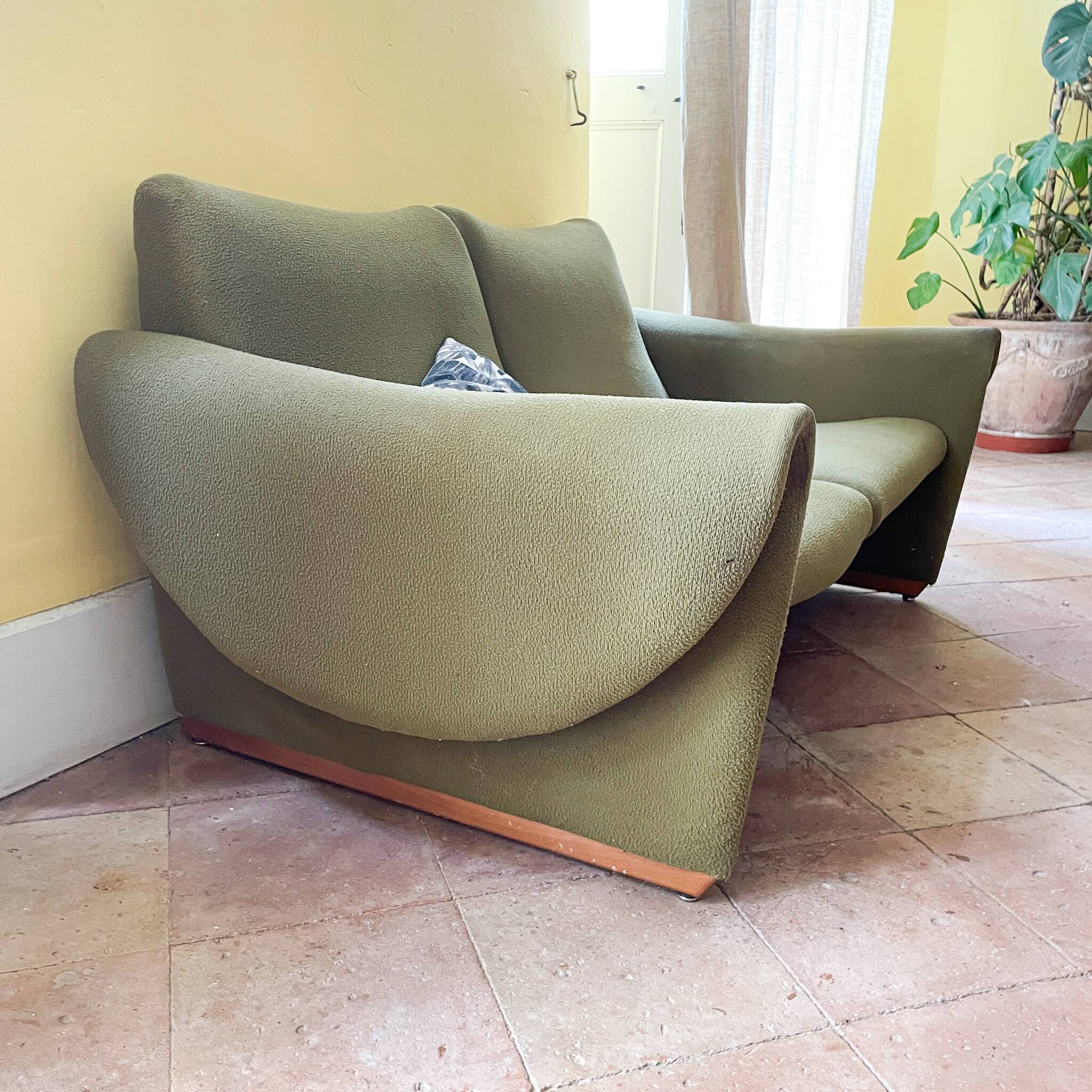 Set of a sofa and 2 armchairs