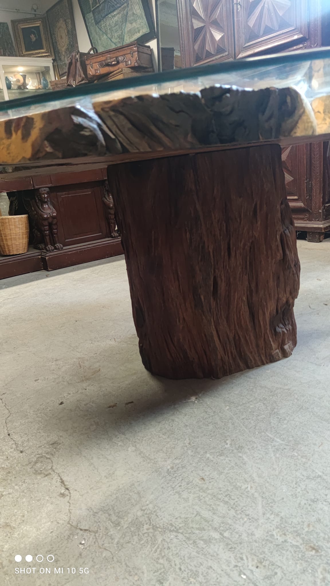 Round table carved from a wooden slice of PADOUK