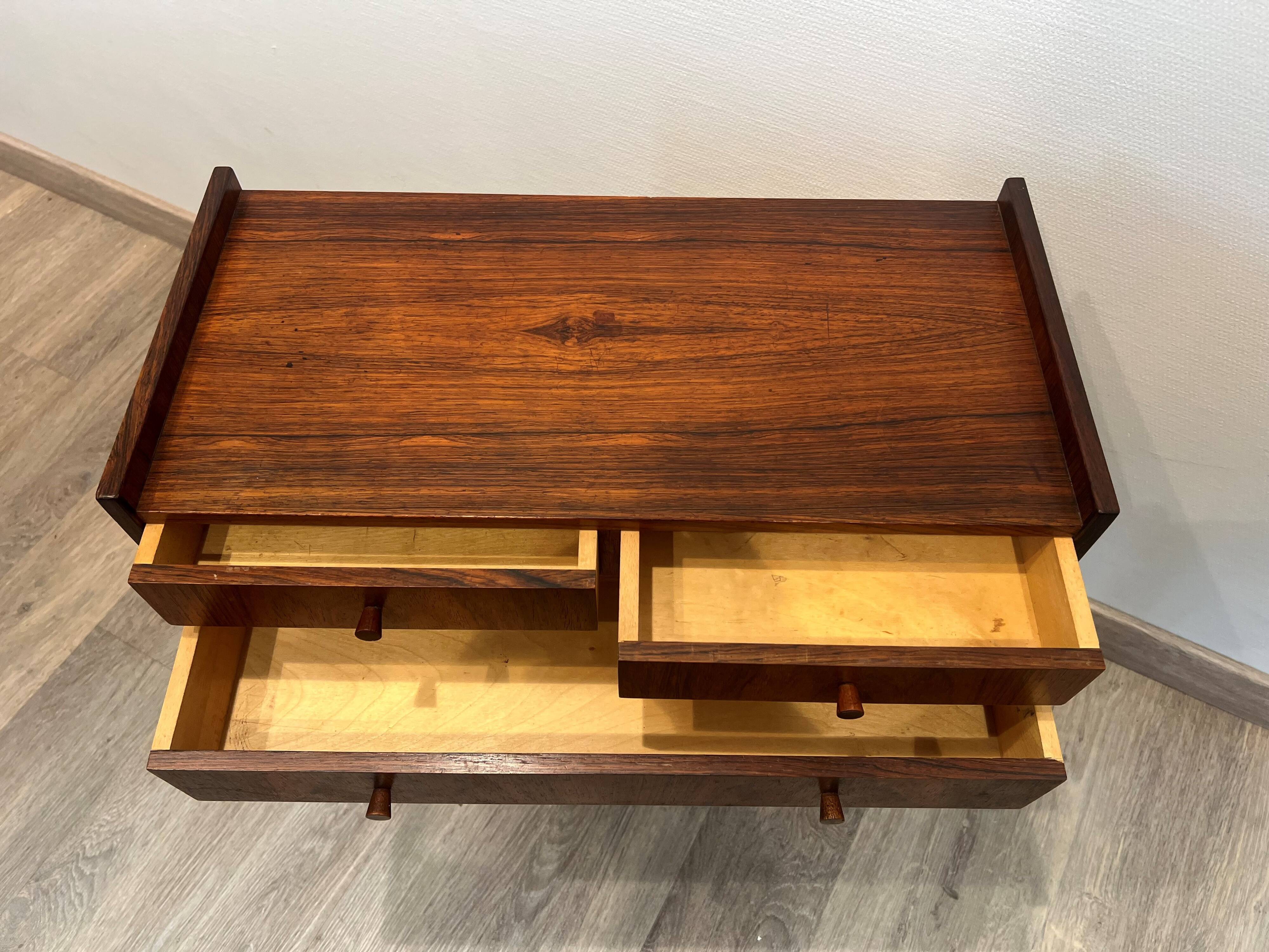 3-drawer commode in Rio rosewood, origin Denmark.