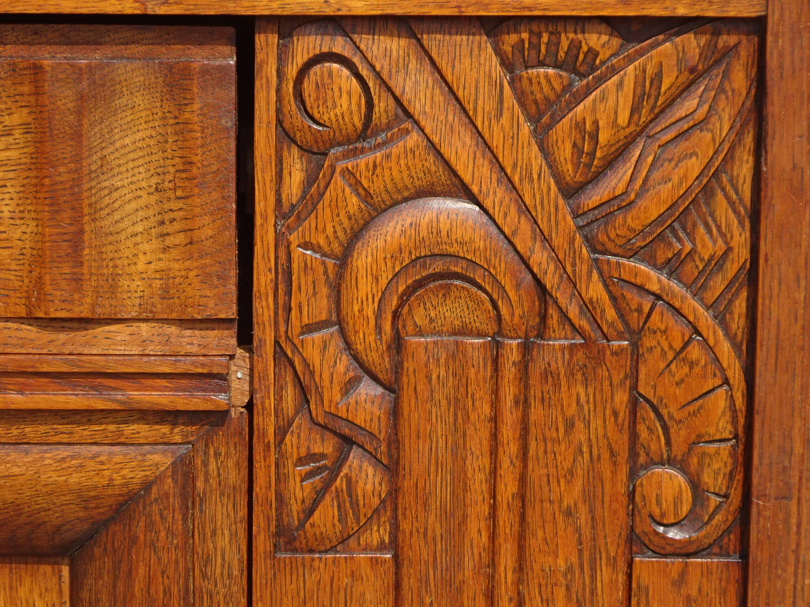Ancien buffet en chêne et marbre, époque et style Art Déco