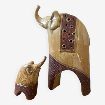 2 ceramic elephant statues