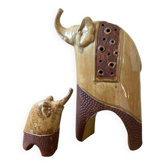 2 ceramic elephant statues