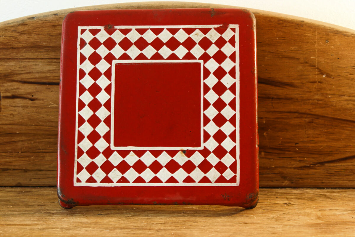 Dessous de plat à damier tôle émaillée