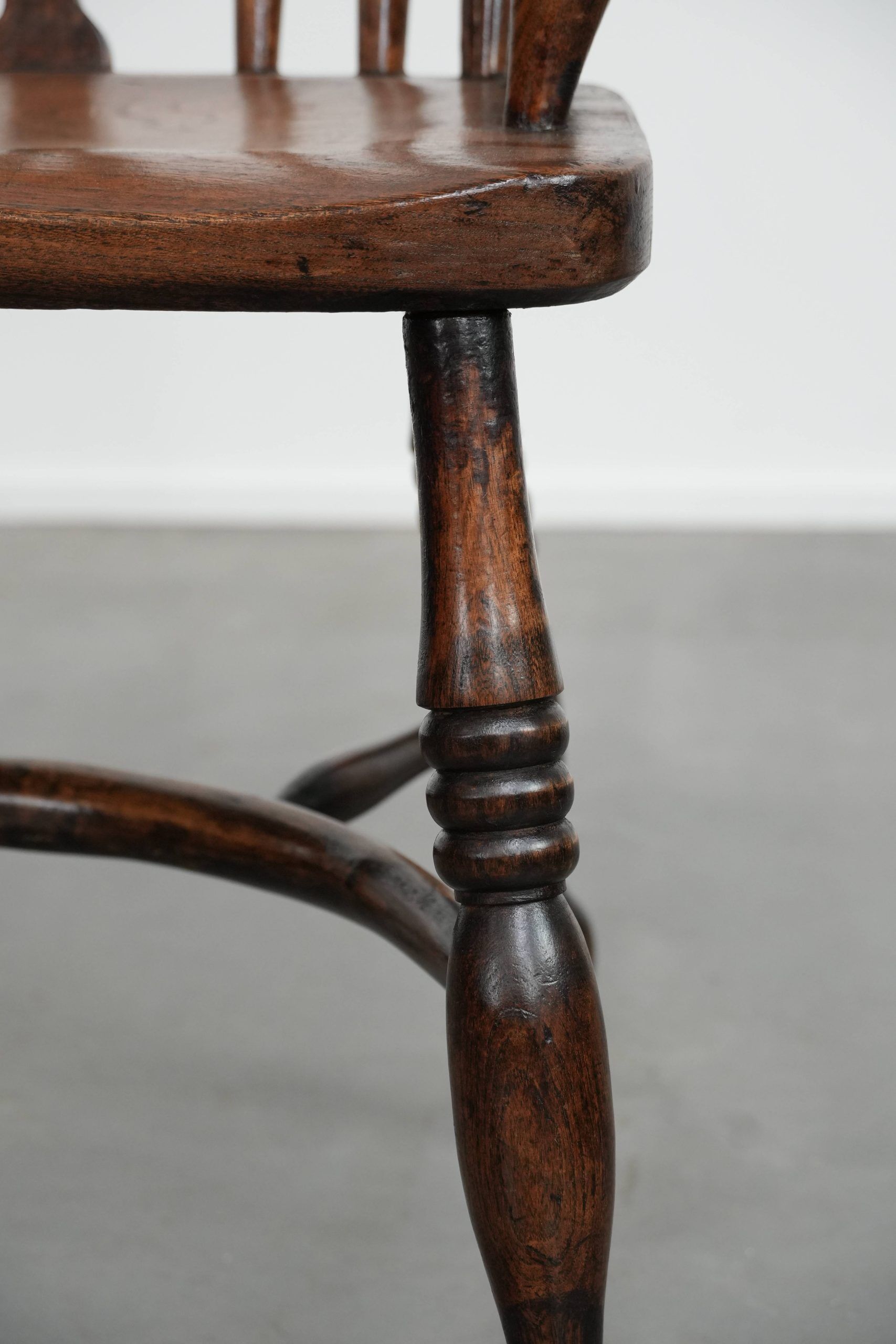 Antique set of 4 English Windsor lowback chairs with character