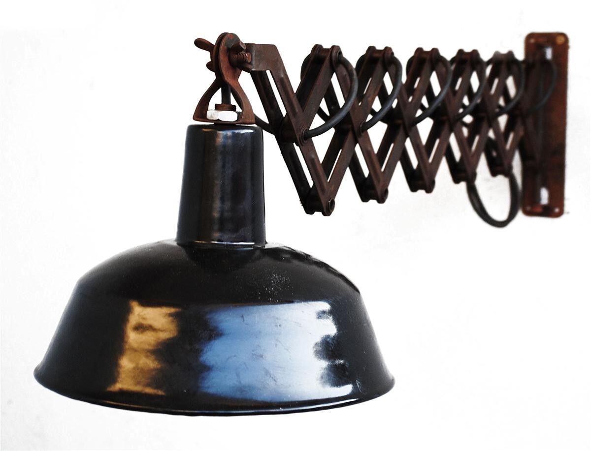 Apply light industrial accordion