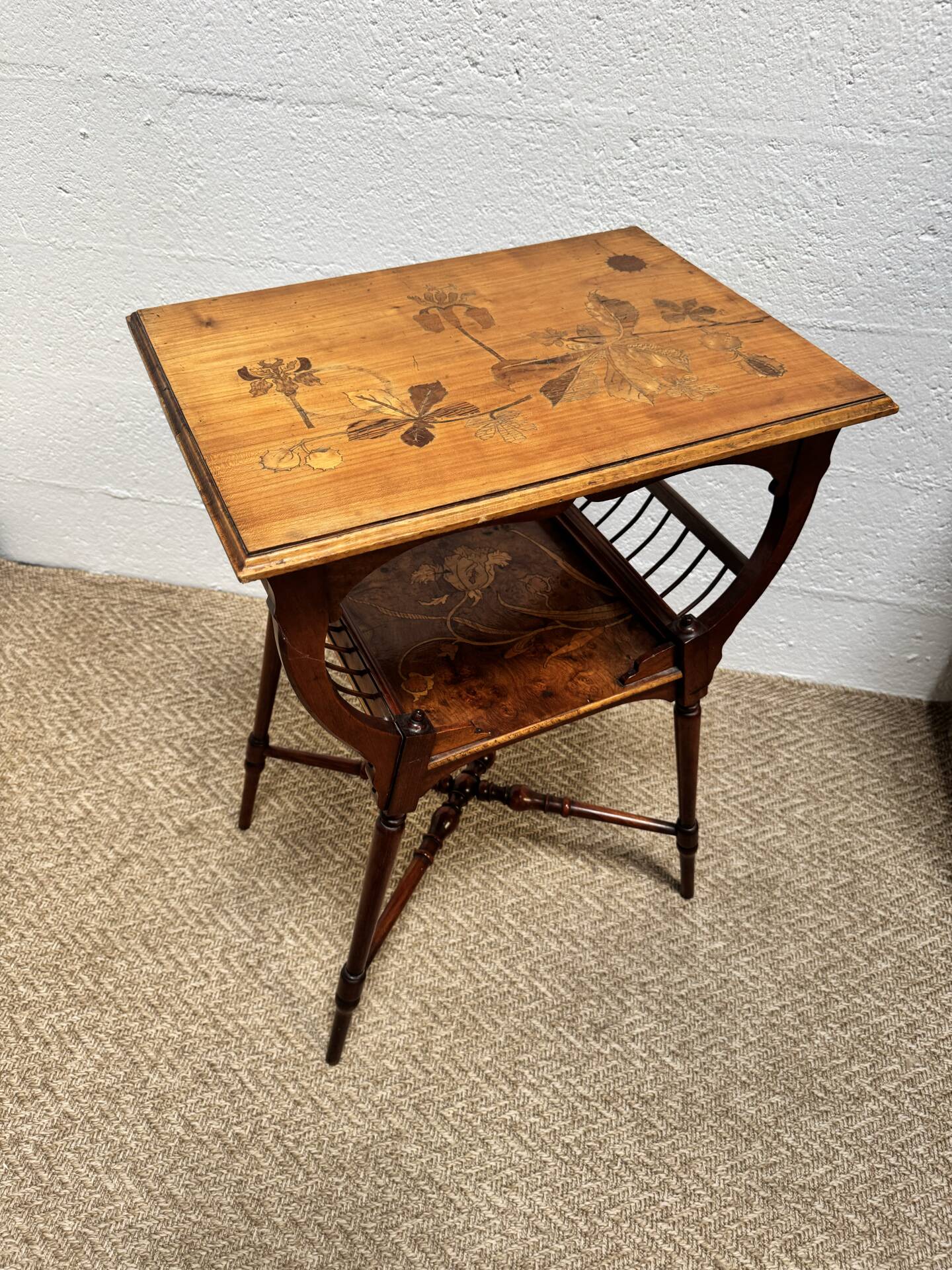 Table d’appoint / Lecture Style Esthétique Victorien, marqueterie 1880