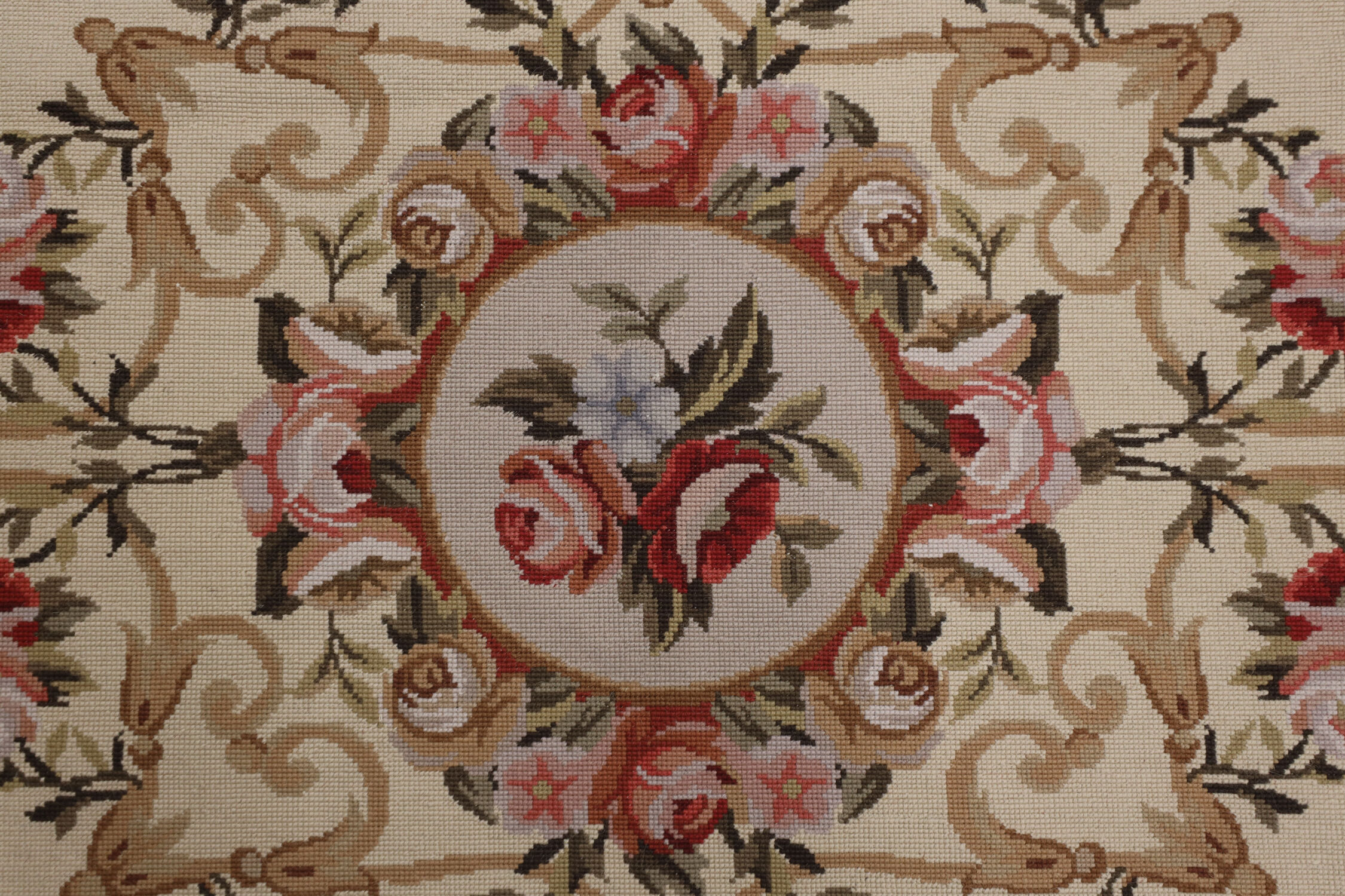Handwoven Traditional Floral Wool Needlepoint Rug- 91x152cm