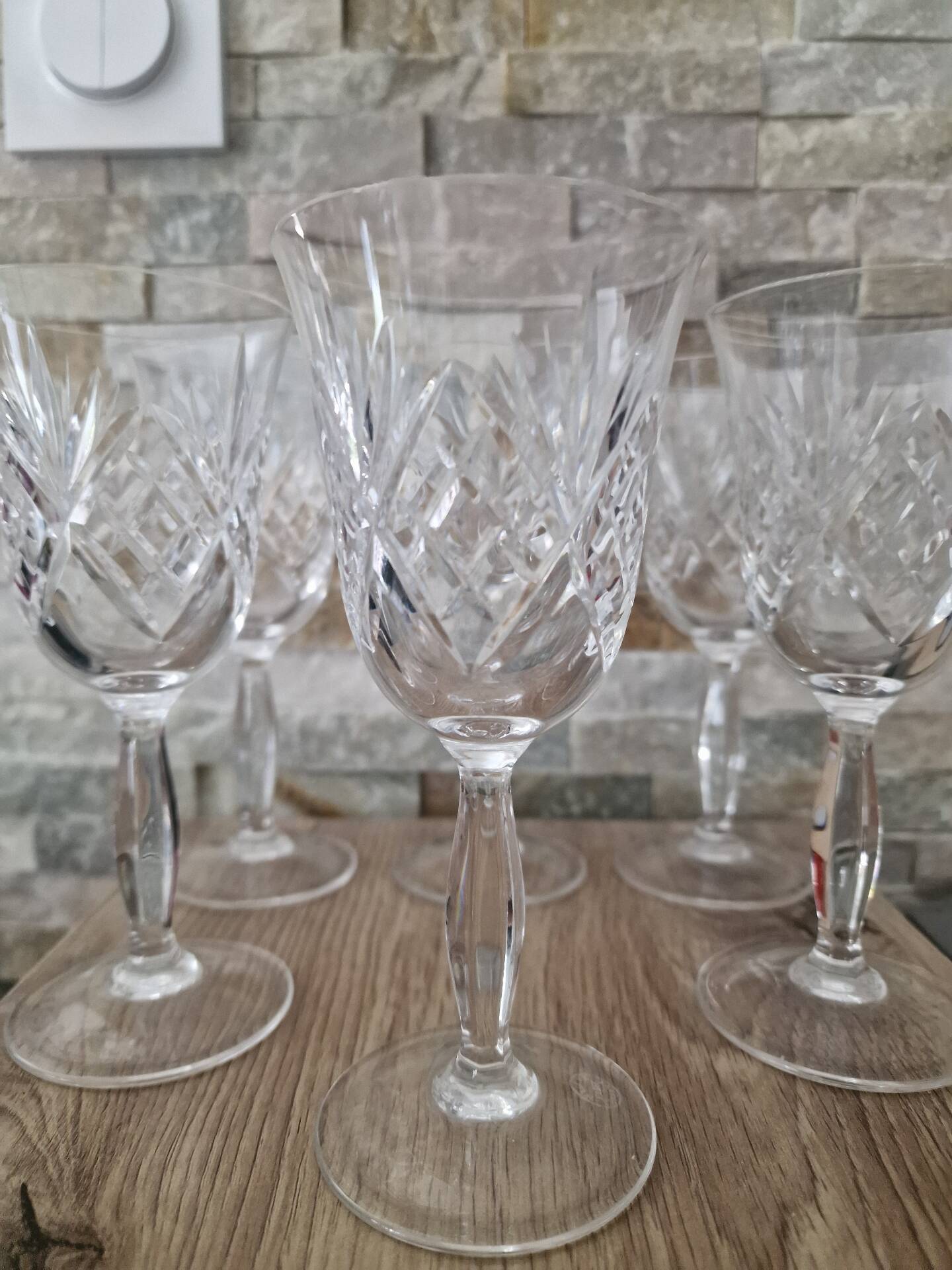 Lot de 6 verres à vin blanc en cristal taillé main