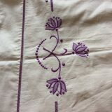 Hand embroidered mixed-hand flat sheet