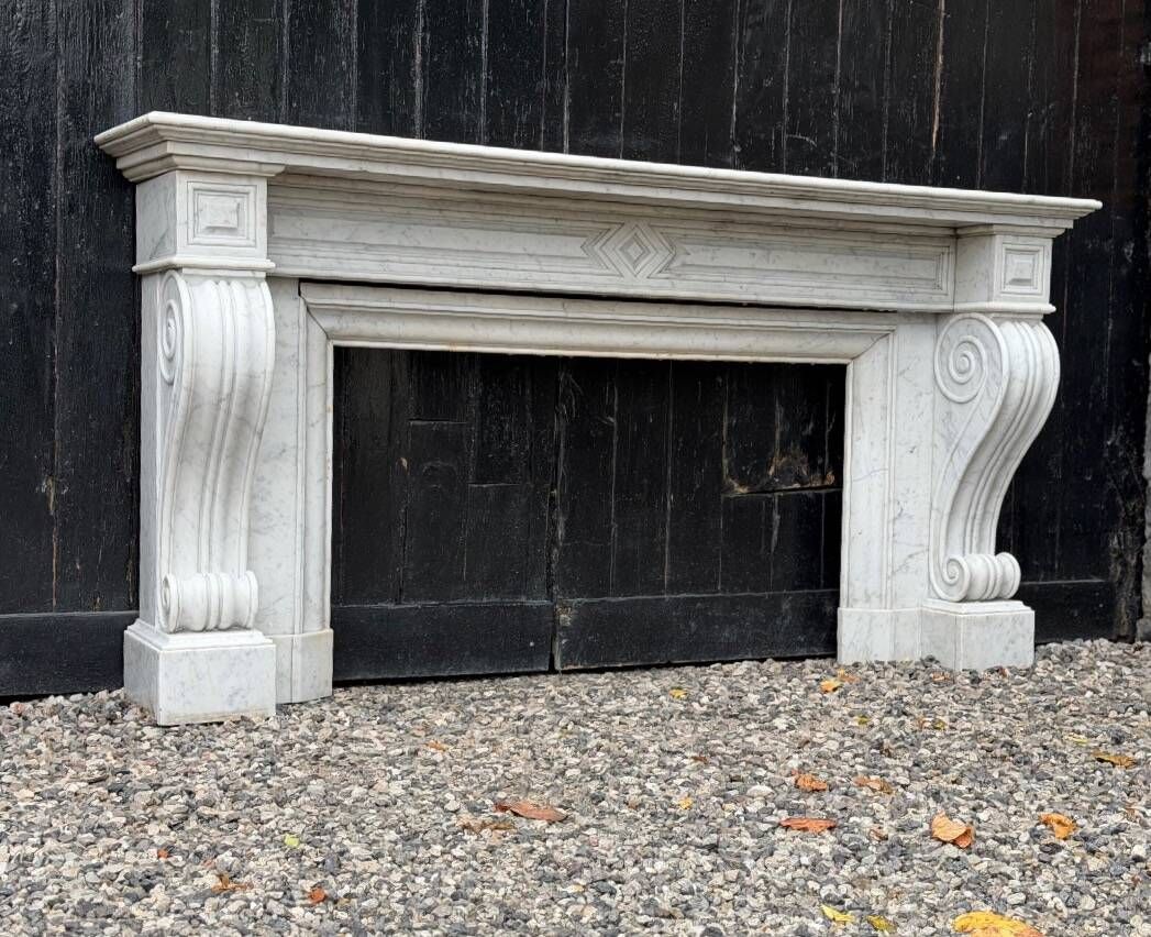 Large Charles X fireplace in white Carrara marble, 19th century.