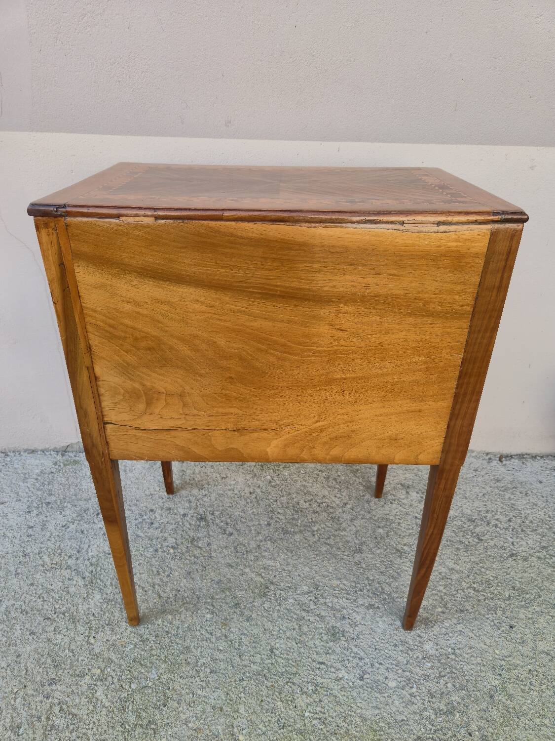 Commode Chiffonnier d'époque Louis XVI en marqueterie