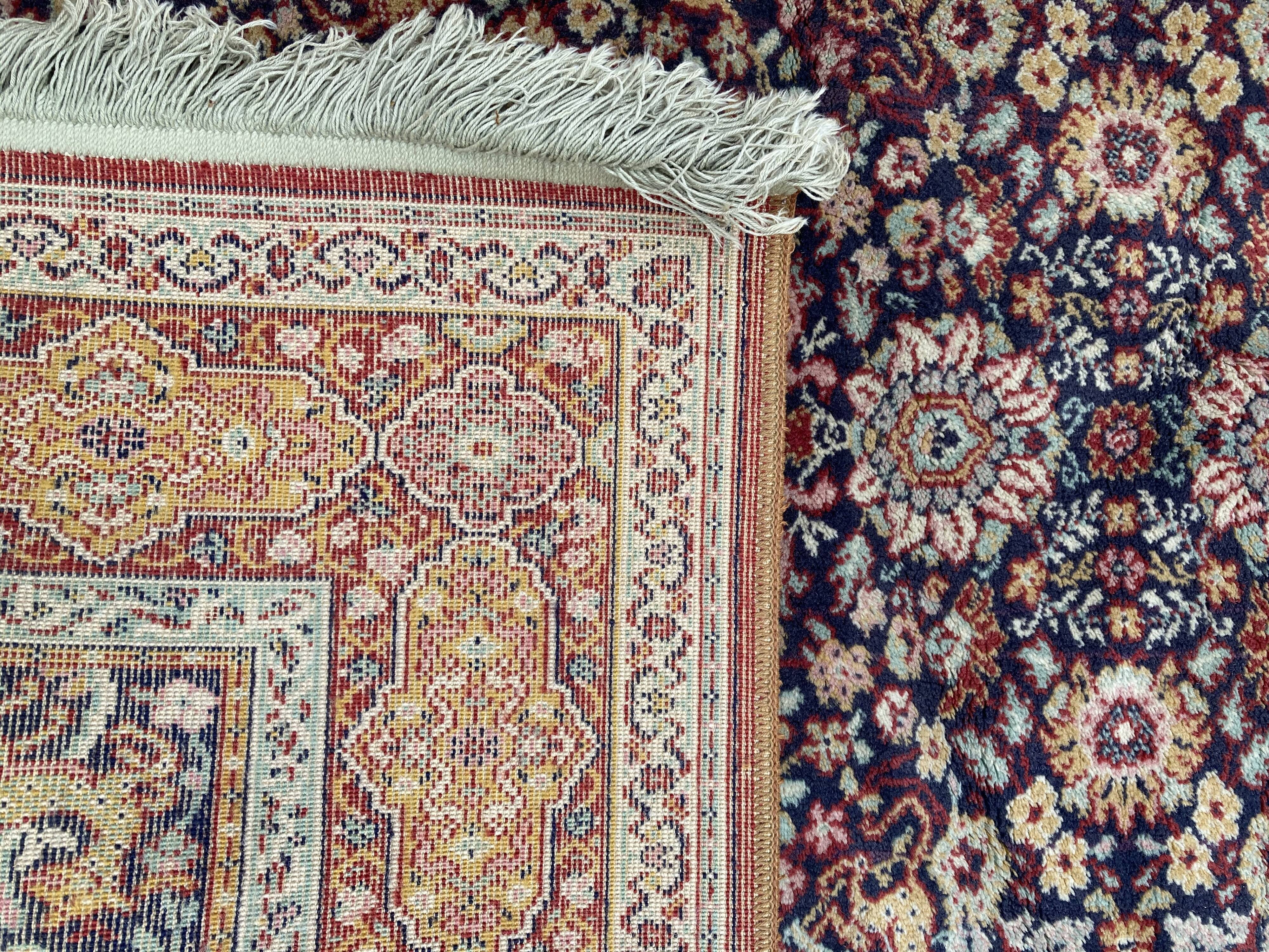 Oriental carpet in wool  139x193cm
