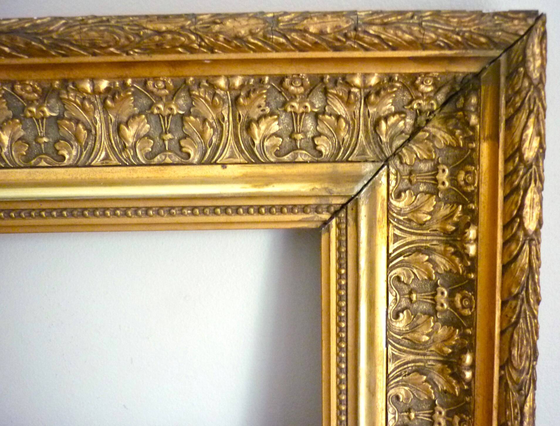 Antique gilded frame in wood and stucco, carved, original gilding