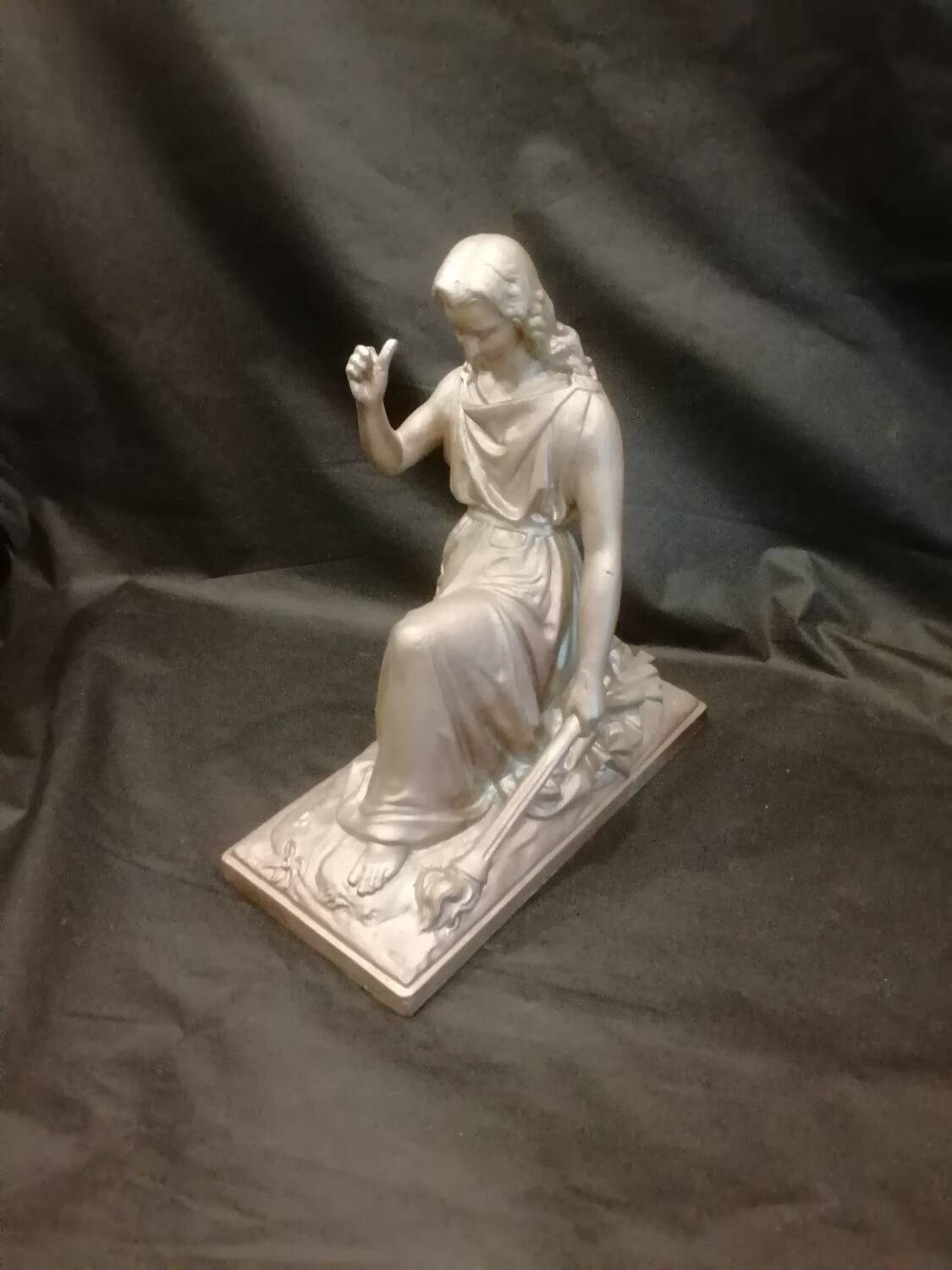 Statuette of a woman in gilded cast iron (Joan of Arc?)