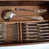 Ménagère métal argenté complète dans coffret 62 pièces