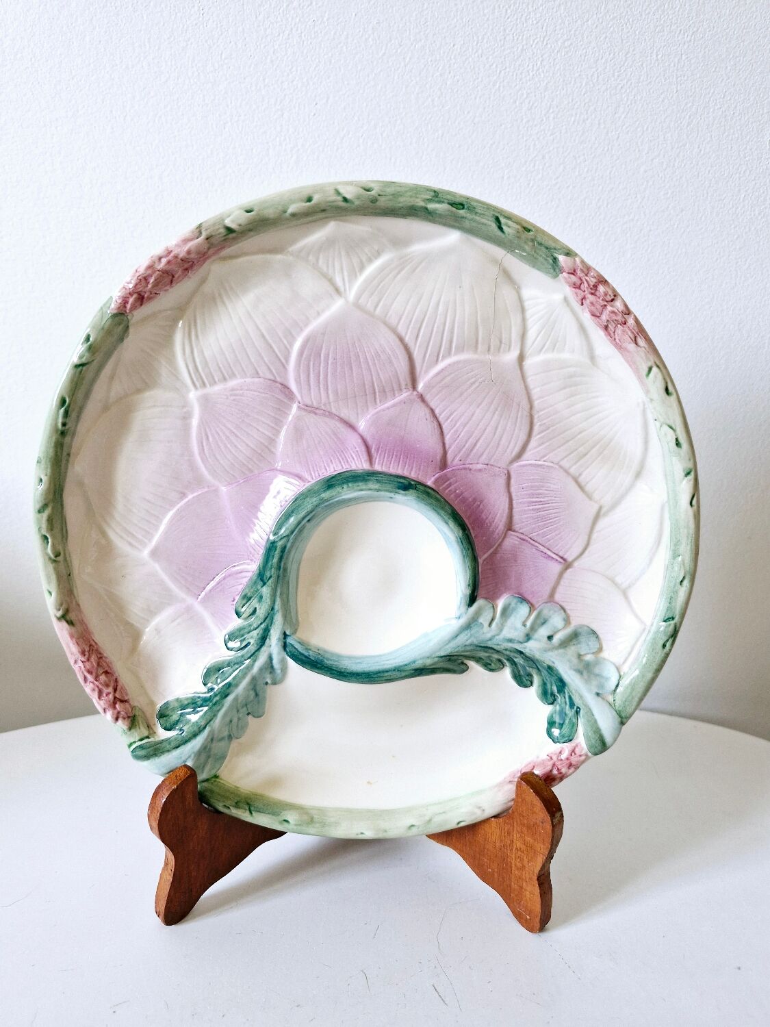 2 vintage artichoke plates in majolica.